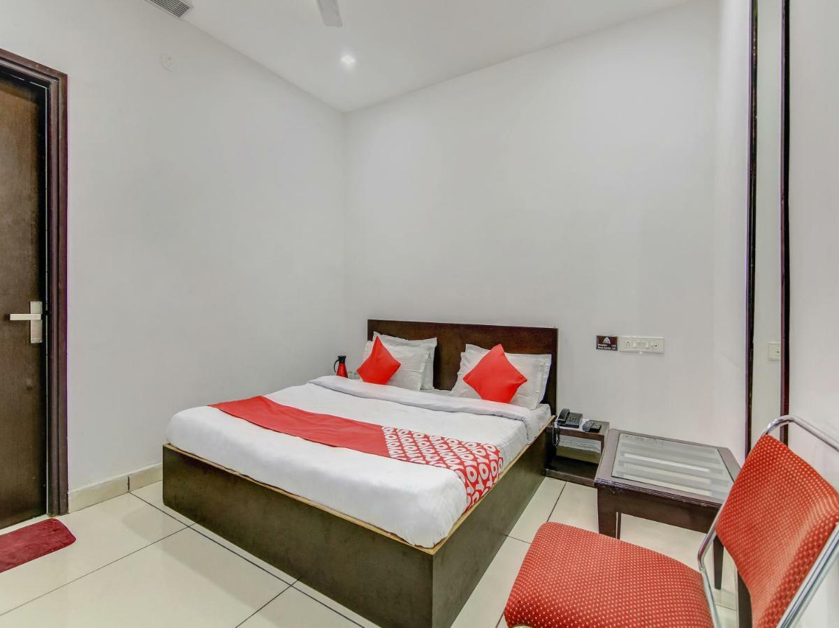 Sirsa Oyo 27999 Hotel Deep מראה חיצוני תמונה