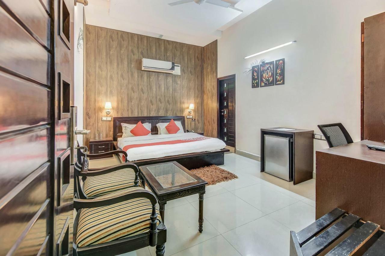 Sirsa Oyo 27999 Hotel Deep מראה חיצוני תמונה